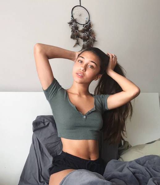 Bras? Who Needs Then Anyway?!