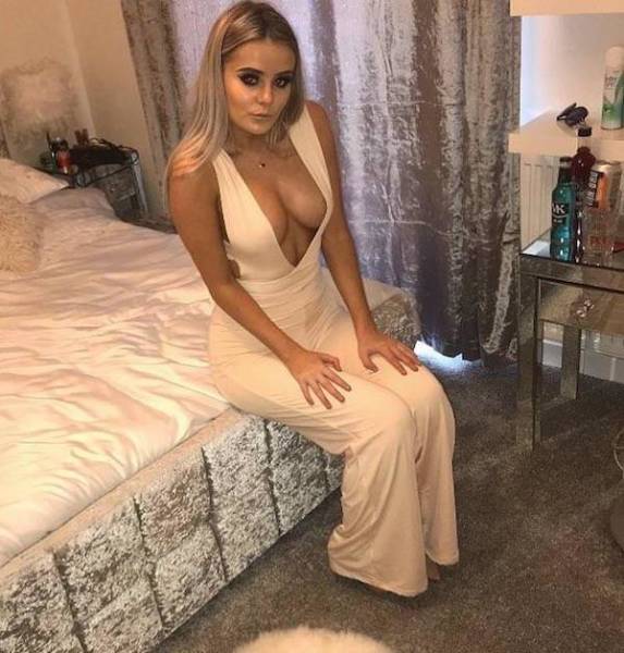 Bras? Who Needs Then Anyway?!