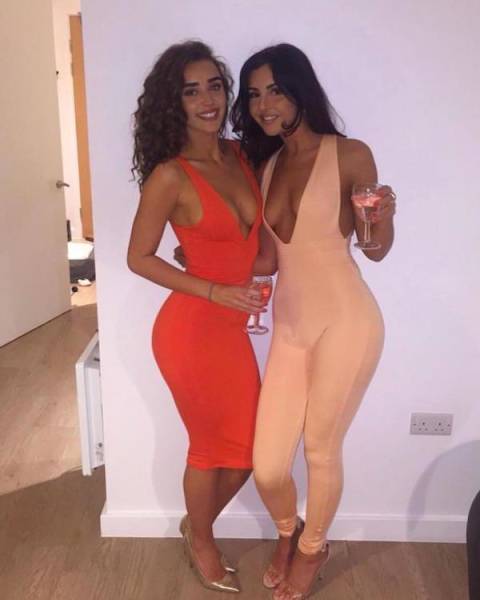 Bras? Who Needs Then Anyway?!