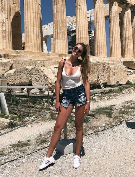 Bras? Who Needs Then Anyway?!