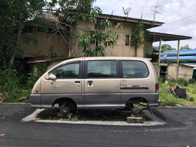 Hard-to-explain WTF Photos