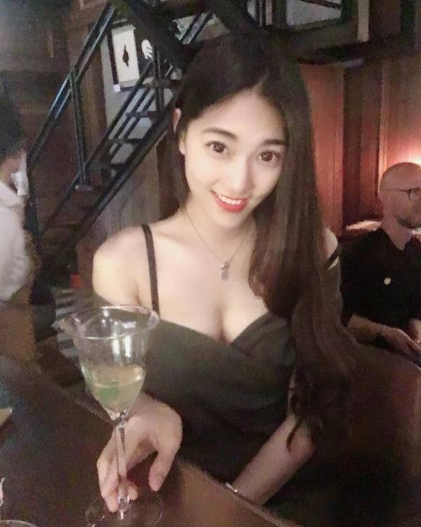 Take A Look At Taiwan’s Hottest Teacher