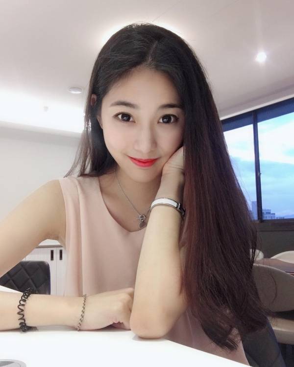 Take A Look At Taiwan’s Hottest Teacher