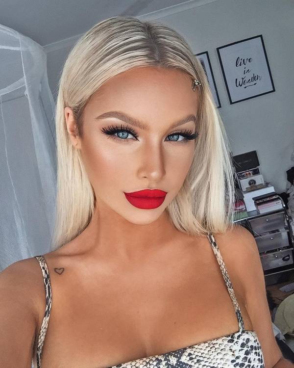 Emo Turns Into A Blonde Barbie