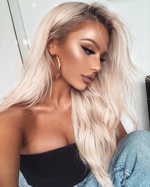 Emo Turns Into A Blonde Barbie