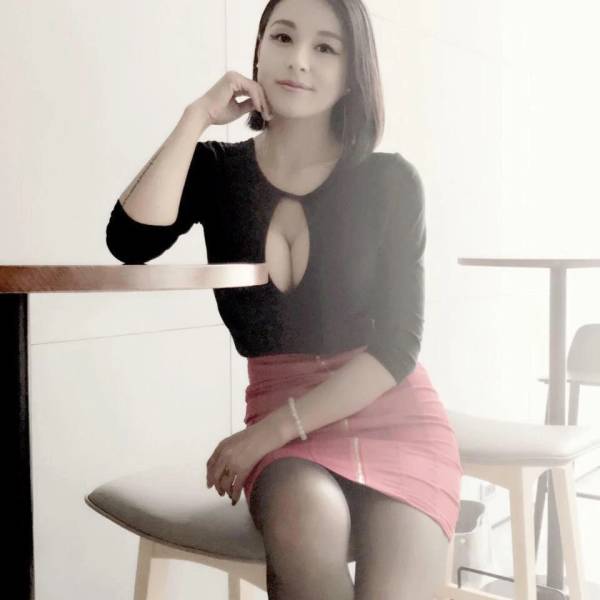 Taiwanese “Barbecue Goddess” Becomes An Internet Sensation