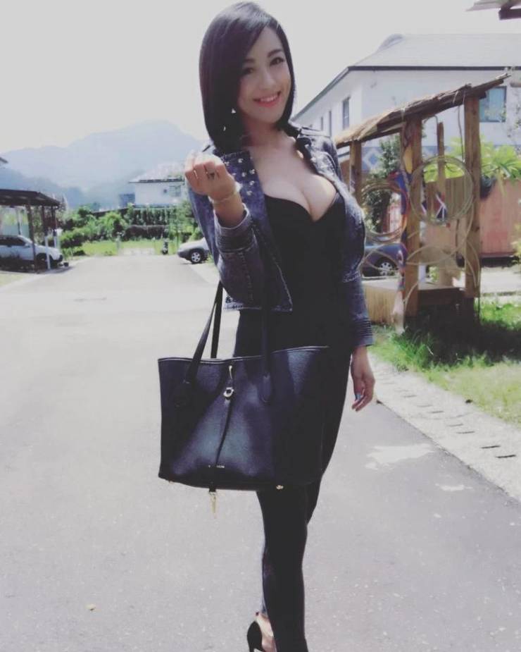 Taiwanese “Barbecue Goddess” Becomes An Internet Sensation