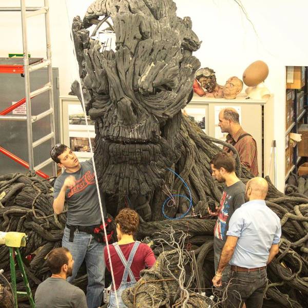 Behind-The-Scenes Shots Show The Secrets Of Hollywood Hits