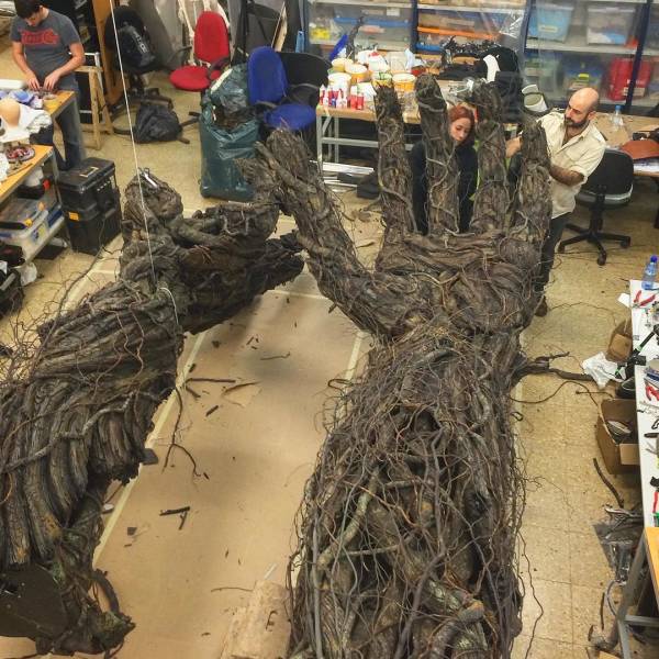 Behind-The-Scenes Shots Show The Secrets Of Hollywood Hits