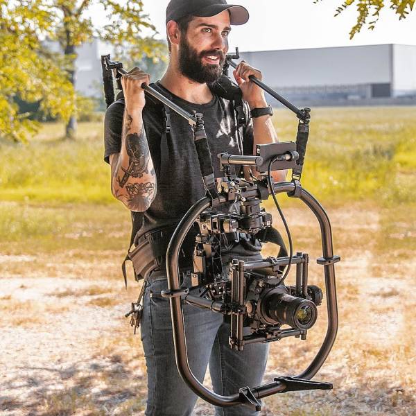 Behind-The-Scenes Shots Show The Secrets Of Hollywood Hits