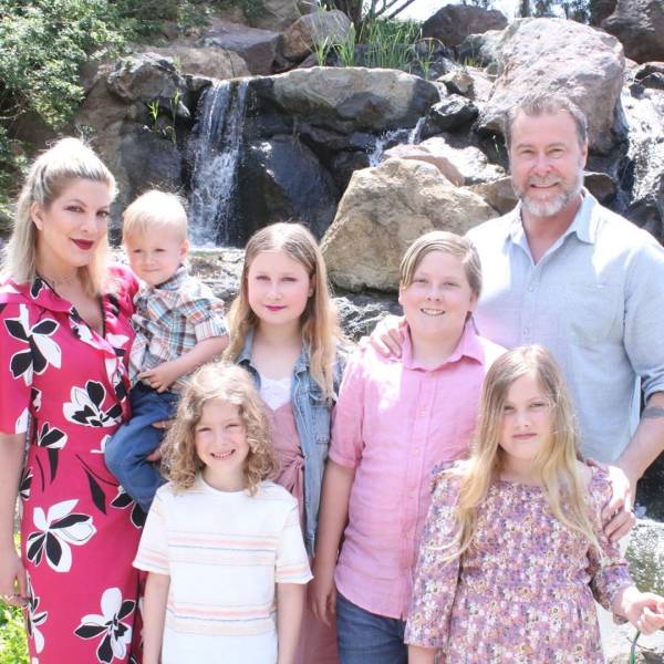 Celebs Who Have Way Too Many Kids