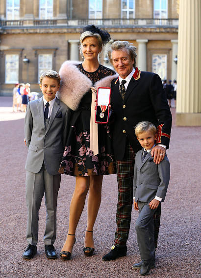 Celebs Who Have Way Too Many Kids