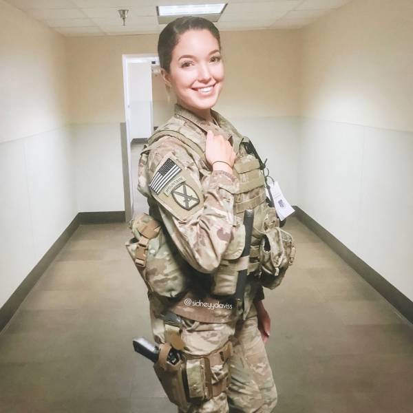 These Female Soldiers Look Great. Always