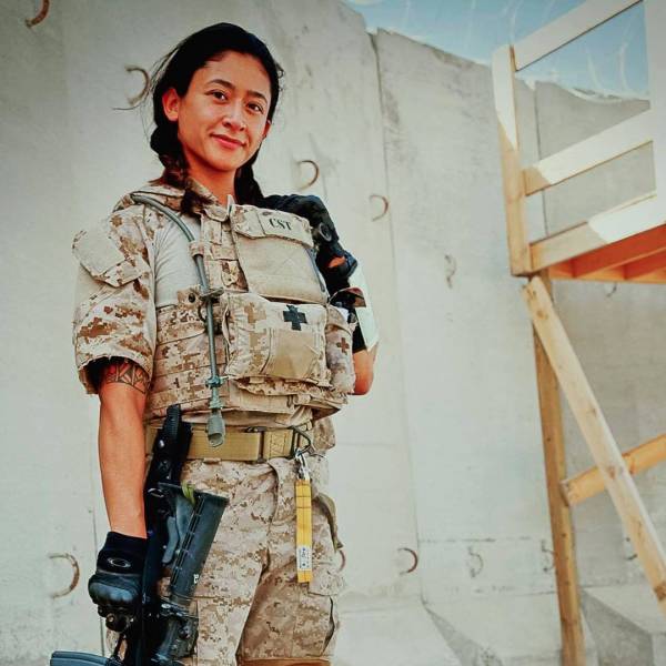 These Female Soldiers Look Great. Always