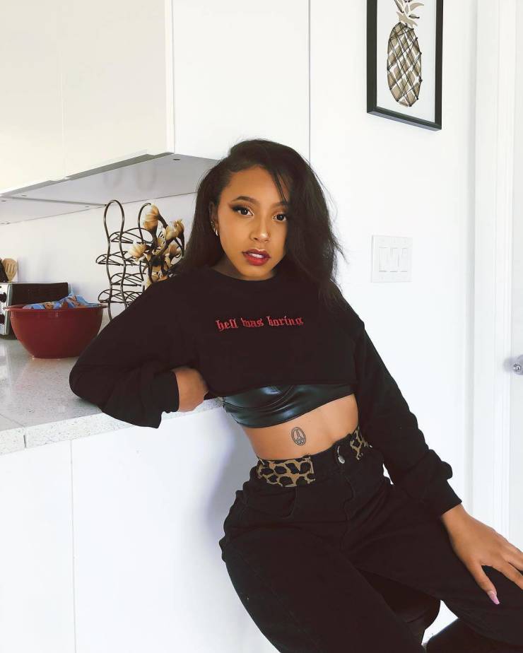 These Female Soldiers Look Great. Always