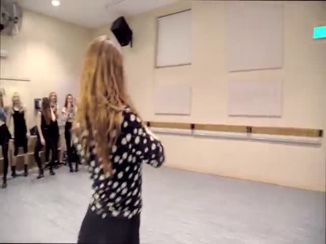 She Controls Her Body So Well!