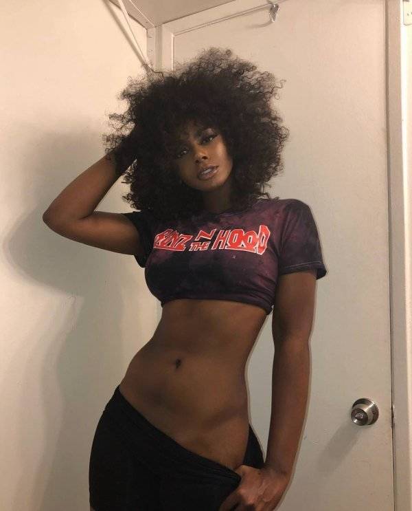 Girls With Awesome Hip Bones