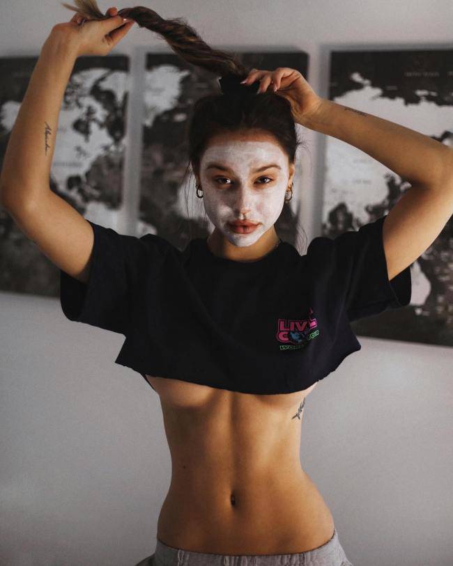 Get Ready For Some Tasty Underboob Pics