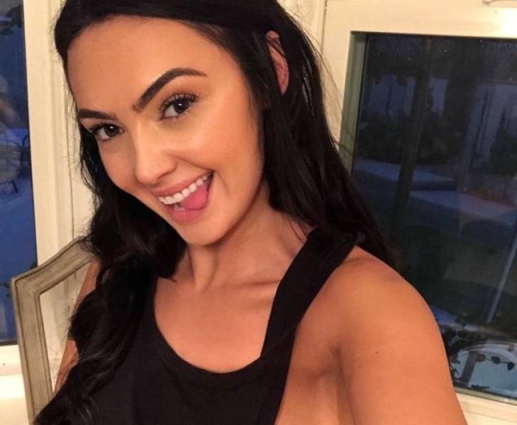 Sideboob Is Where The Sweet Spot’s At