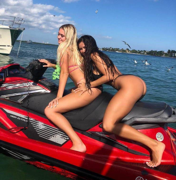 Butt Lovers Gather Around