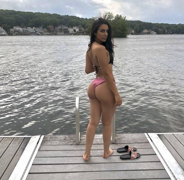 Butt Lovers Gather Around