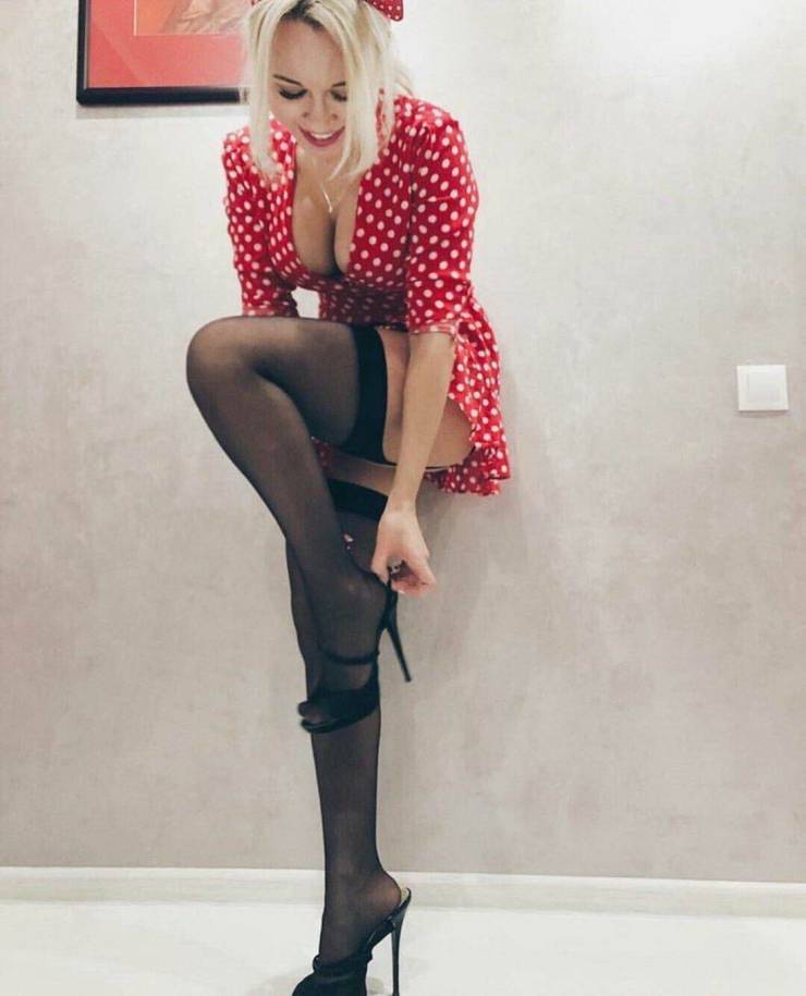 Hot Girls With Beautiful Long Legs