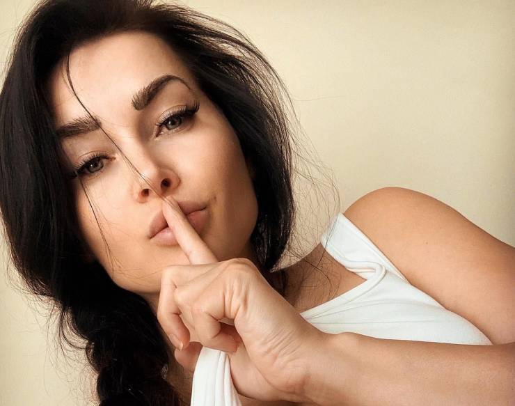 Get Ready For Some Tasty Underboob Pics