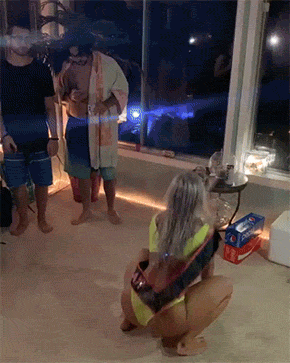 these girls know how to grab attention 32 gifs 2.html - 1 HD GIF | Premium Gallery 2019