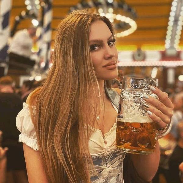 Busty Girls And Seas Of Beer – Oktoberfest 2019