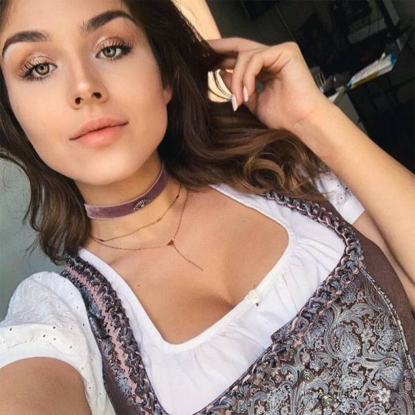 Busty Girls And Seas Of Beer – Oktoberfest 2019