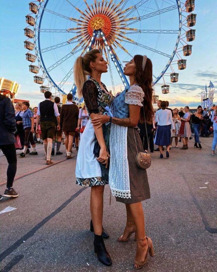 Busty Girls And Seas Of Beer – Oktoberfest 2019