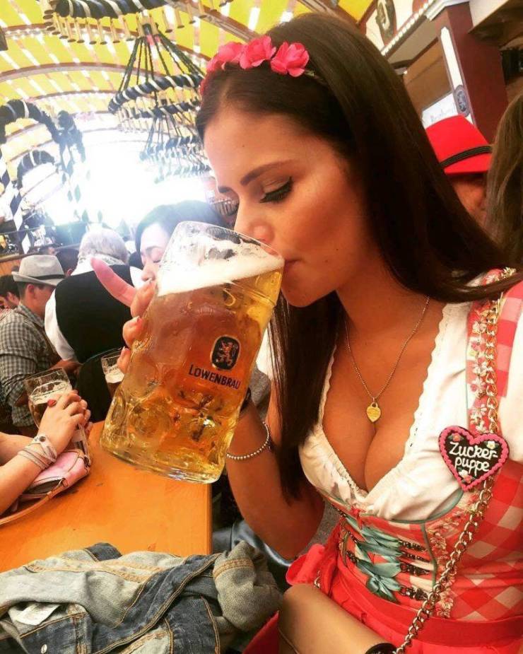 Busty Girls And Seas Of Beer – Oktoberfest 2019