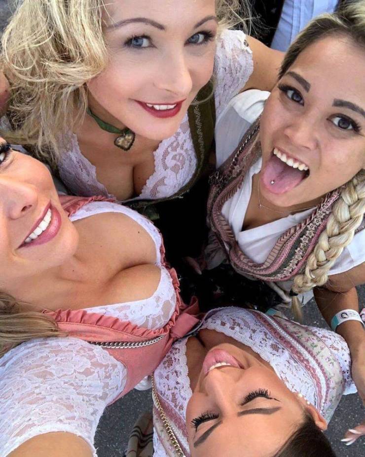 Busty Girls And Seas Of Beer – Oktoberfest 2019