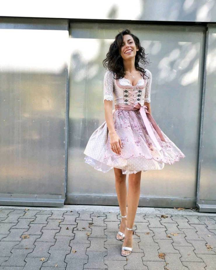 Busty Girls And Seas Of Beer – Oktoberfest 2019