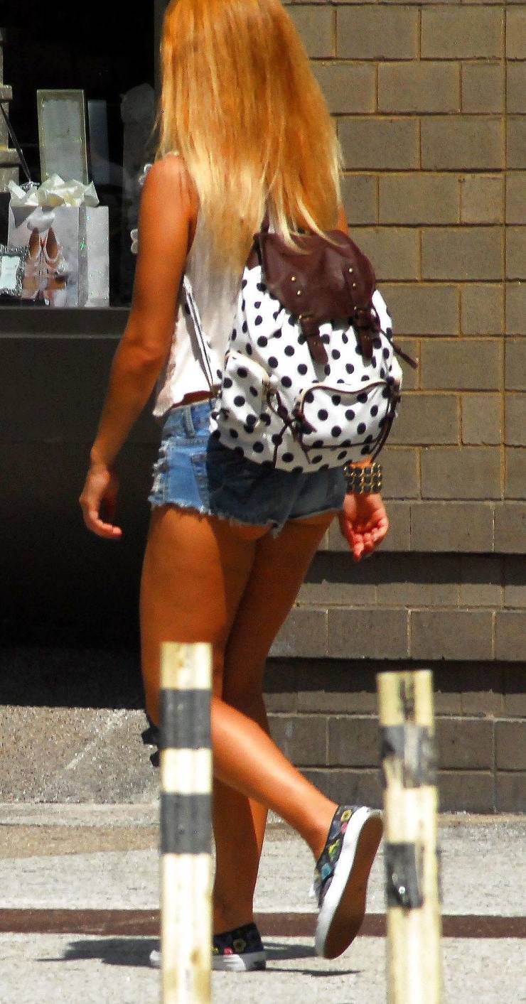 Hot Girls You Meet On The Streets