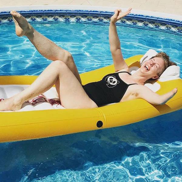 “Januhairy” Is Here, And Women Aren’t Hiding It