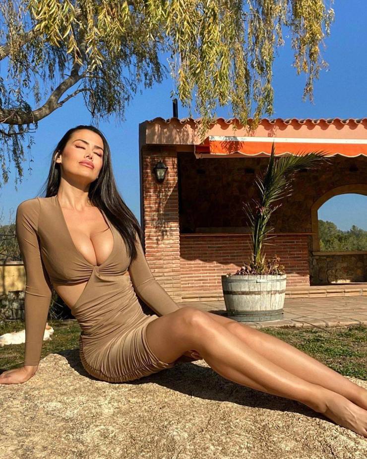 Hot Girls With Beautiful Long Legs