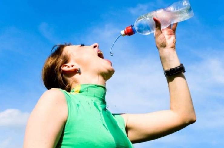 Do Women Even Know How To Drink Water?!