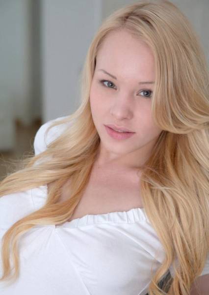 Russian Porn Star “Incentivizes” Coronavirus Vaccine Research