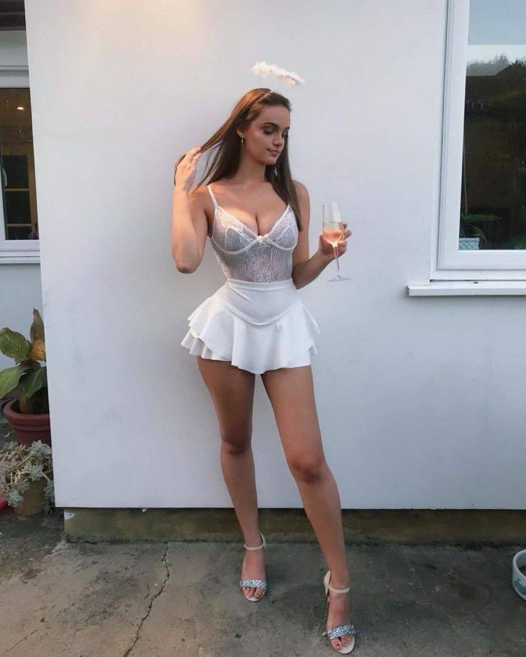 Hot Girls With Beautiful Long Legs