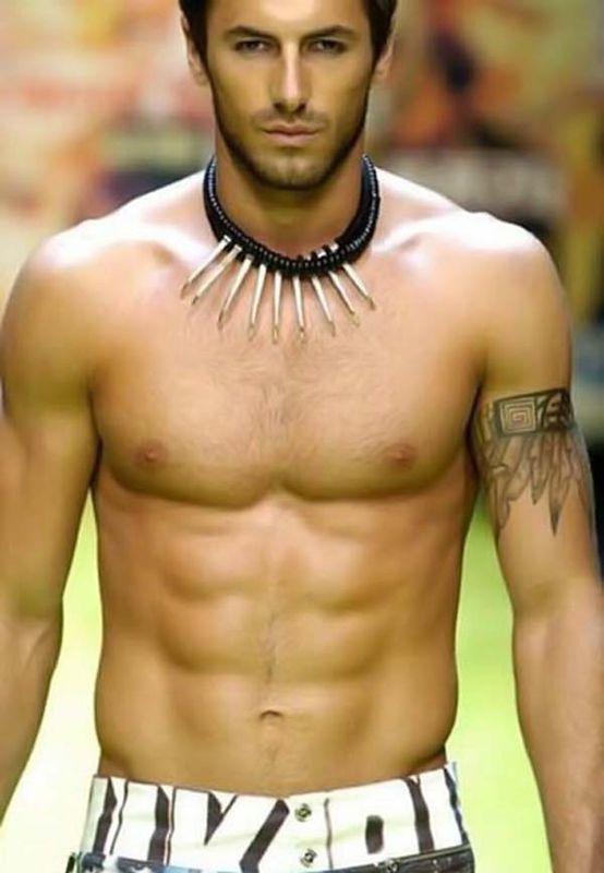 A little surprise for the ladies (49 pics)