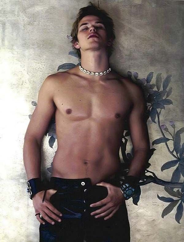 A little surprise for the ladies (49 pics)