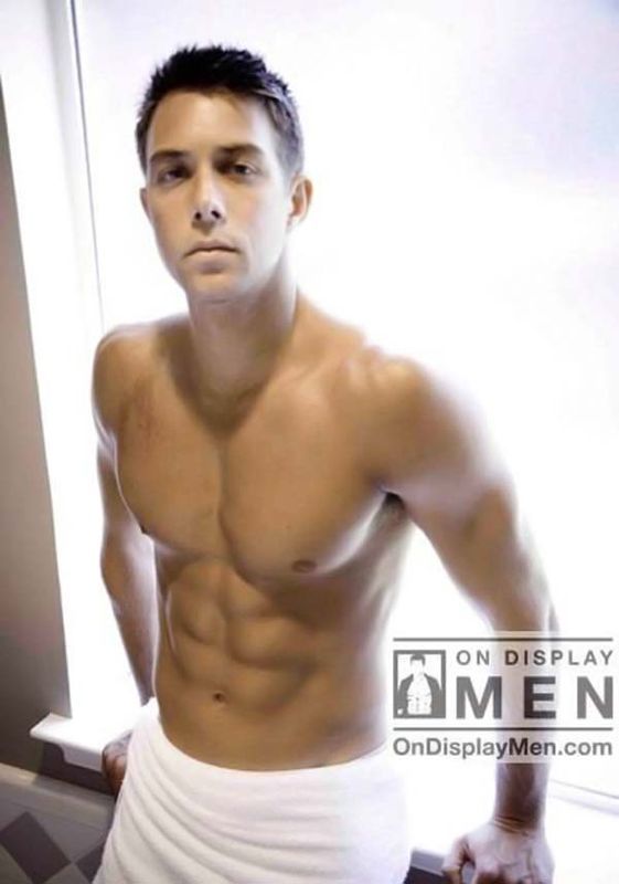 A little surprise for the ladies (49 pics)