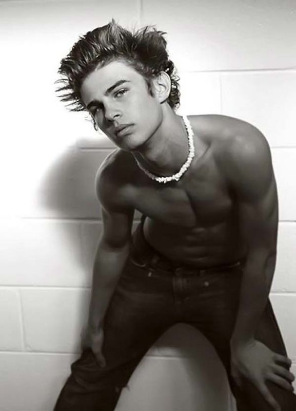 A little surprise for the ladies (49 pics)