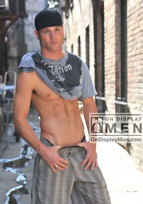 A little surprise for the ladies (49 pics)