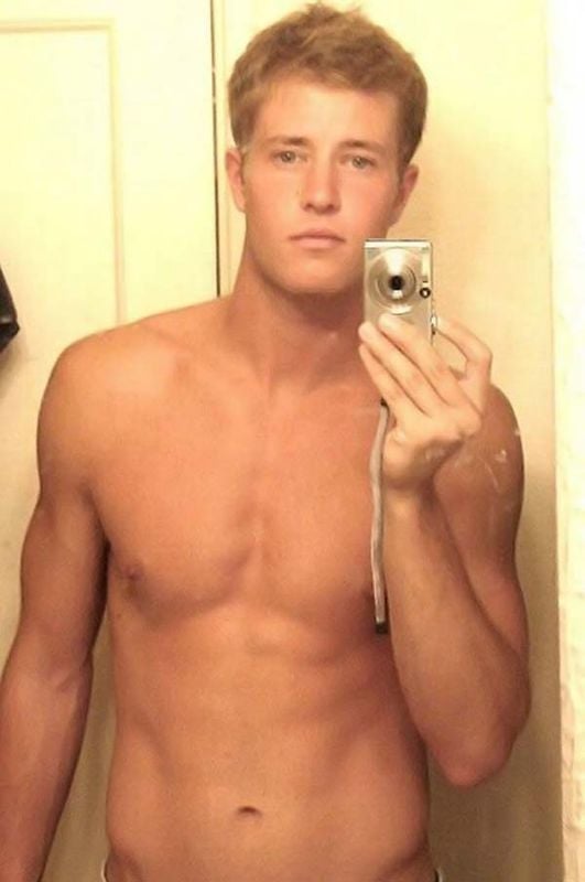 A little surprise for the ladies (49 pics)