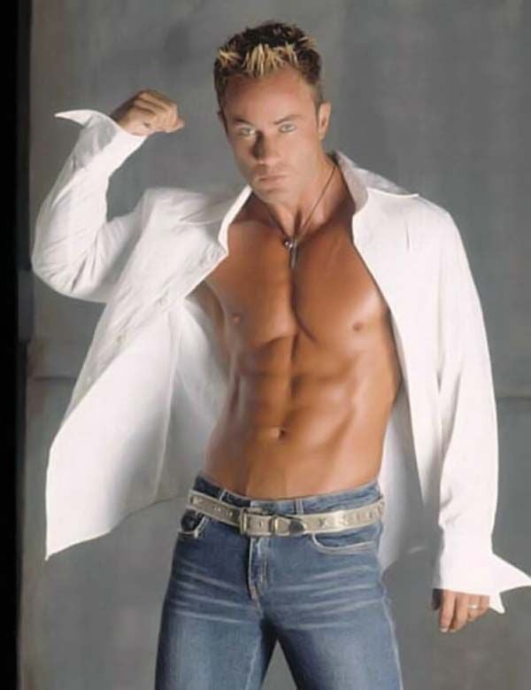 A little surprise for the ladies (49 pics)