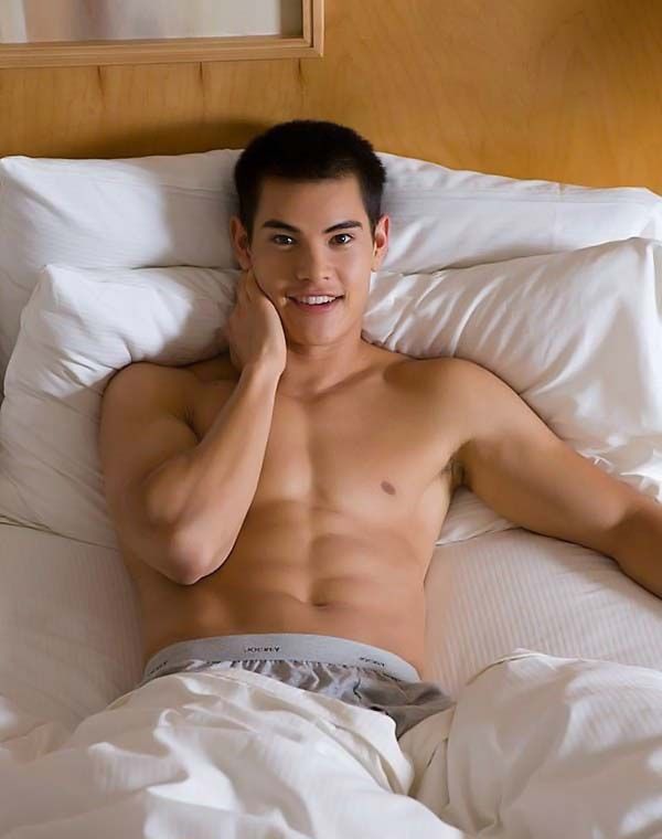 A little surprise for the ladies (49 pics)