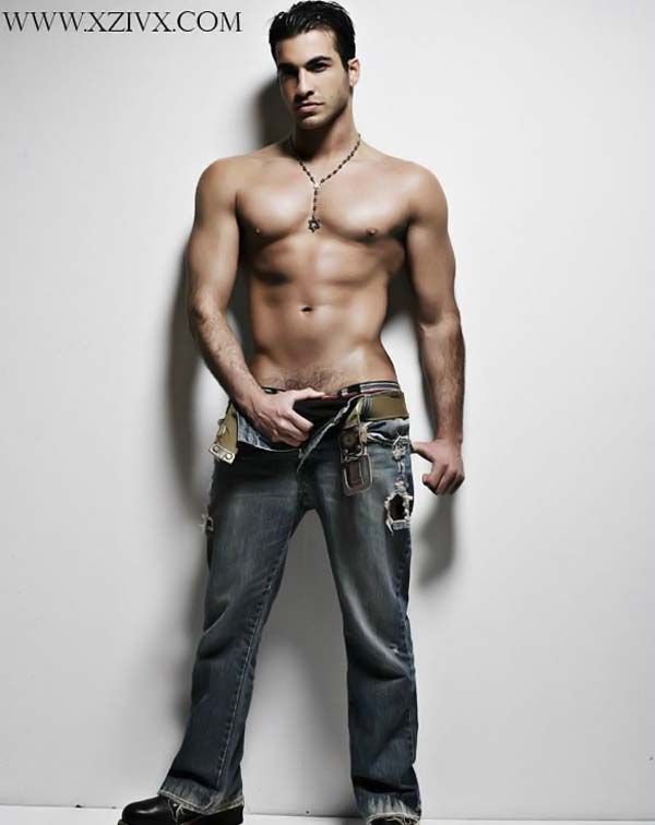 A little surprise for the ladies (49 pics)