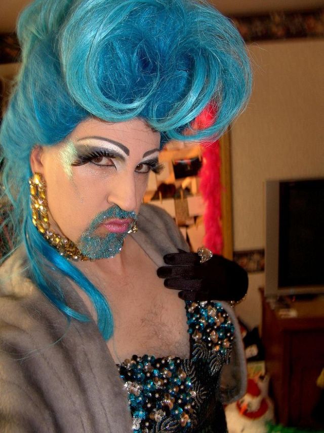 Transvestites. The hidden side of life (36 pics)